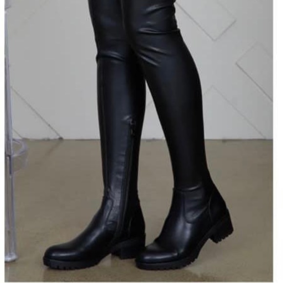 Thigh high flat boots - Picture 1 of 2